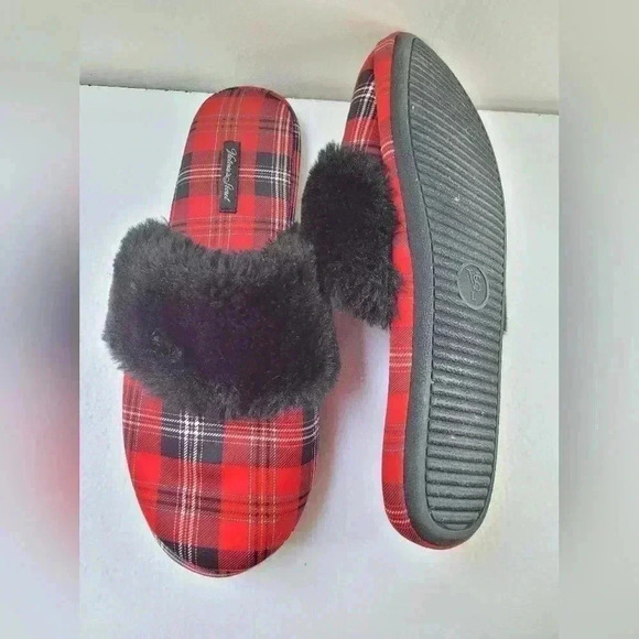 Victoria Secret Red/Black Plaid Christmas Slippers - Picture 2 of 8